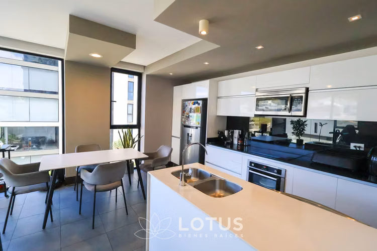 Apartamento Esquinero Moderno en Condominio Golfside, Guayabos, Cód. AJ061