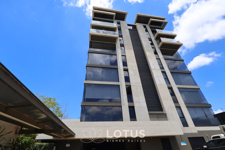 Apartamento Esquinero Moderno en Condominio Golfside, Guayabos, Cód. AJ061