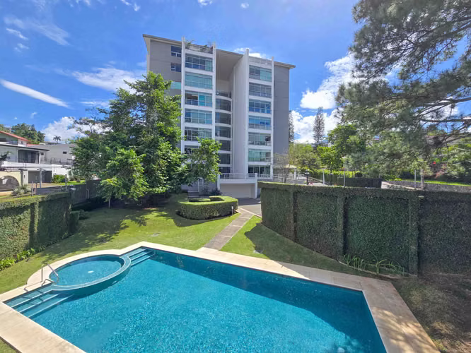 Apartamento en 1er nivel con terraza grande en Bello Horizonte Escazú