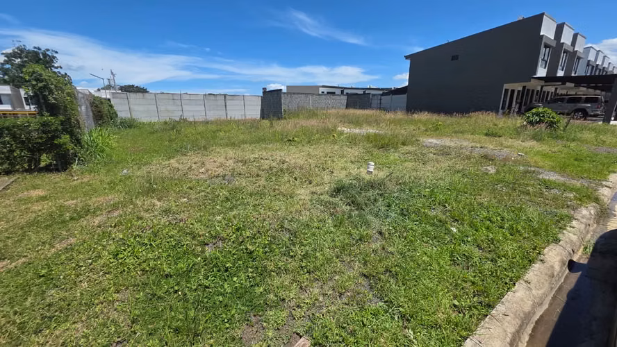 Venta lote en Alajuela San Rafael, condominio Real Ojo de Agua , 322 m2