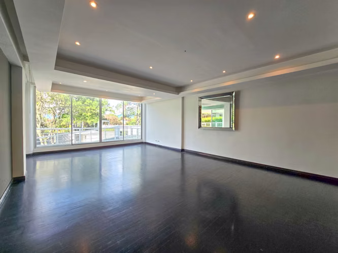 Apartamento en 1er nivel con terraza grande en Bello Horizonte Escazú - Imagen 9