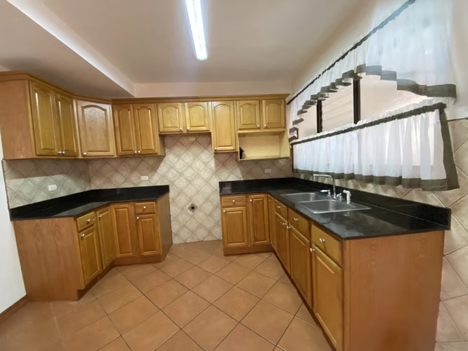 Alquilo casa  4 Habitaciones, independiente, Lomas de Ayarco DISPONIBLE PARA 15 SETIEMBRE - Imagen 8