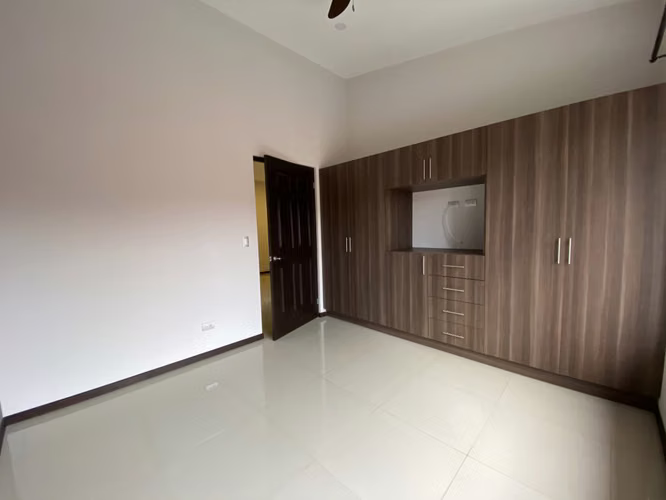 Casa como nueva, excelentes acabados, Lomas de Ayarco Curridabat - Imagen 14