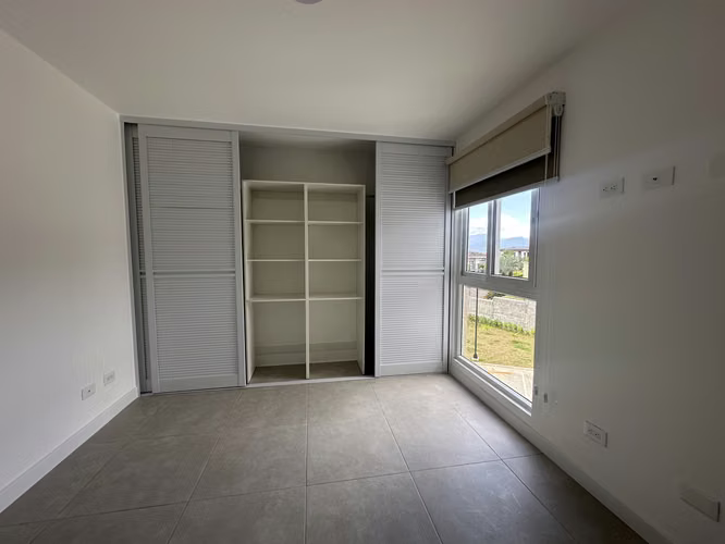 OPORTUNIDAD  Apartamento del modelo grande en Monte Alto / FULL EXTRAS parqueo techado  /Curridabat - Imagen 7