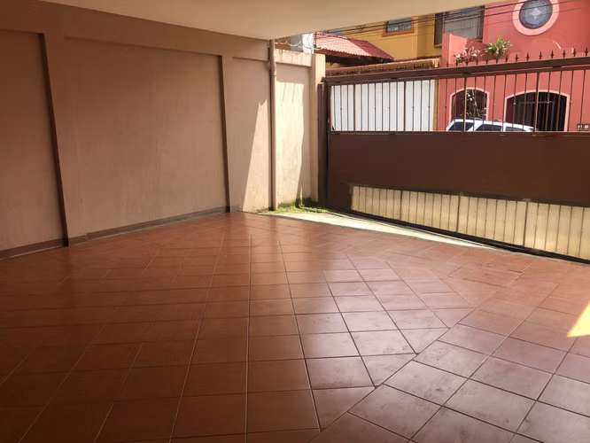 Alquilo casa  4 Habitaciones, independiente, Lomas de Ayarco DISPONIBLE PARA 15 SETIEMBRE - Imagen 3