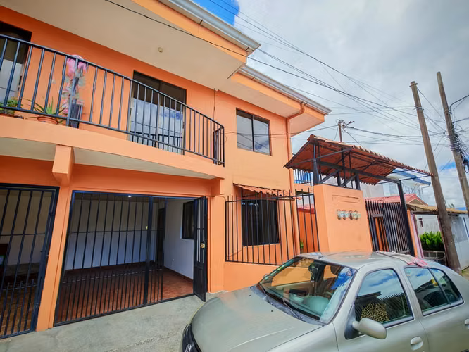 *Alquiler Apartamento de 2 plantas cerca del Franco Costarricense|