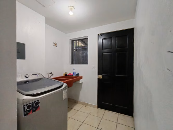 ALQUILER DE CASA SEMI AMOBLADA EN RÍO ORO DE SANTA ANA CON AMPLIO JARDÍN PRIVADO - Imagen 4