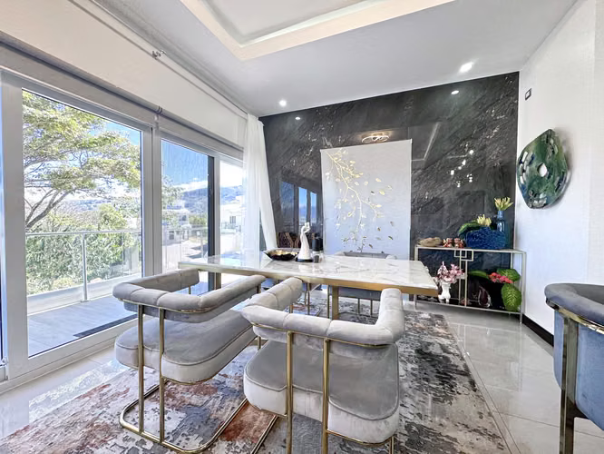 Penthouse West Heights Apartamento | Walkable to Stores