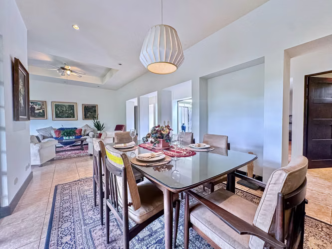 Casa Palm One level home 4 rooms in Santa Ana