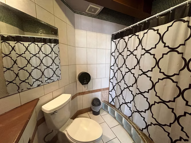 Hotel en Venta en Alajuela Centro | Inversión Rentable Cerca del Aeropuerto - Imagen 9