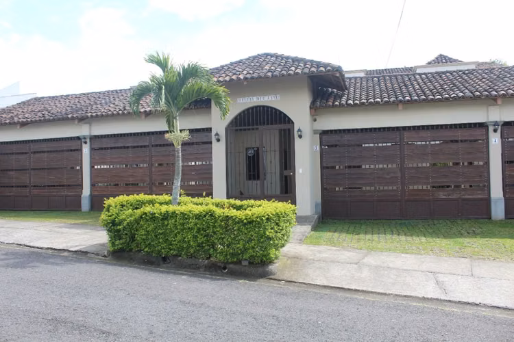 Townhouse en Curridabat cerca de Al Este