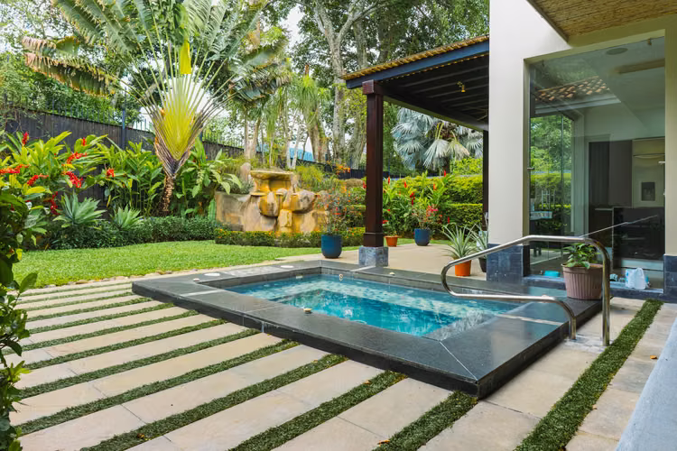 Vende casa de lujo en Condominio Hacienda Lindora, Santa Ana (FV)