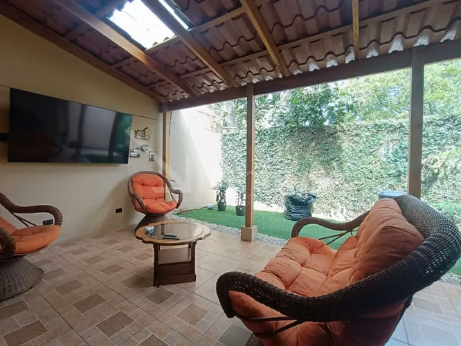 Venta de casa en condominio en la Uruca