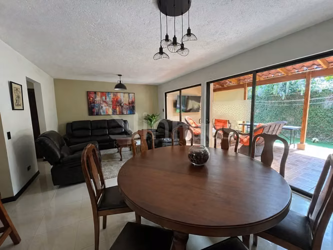 Venta de casa en condominio en la Uruca