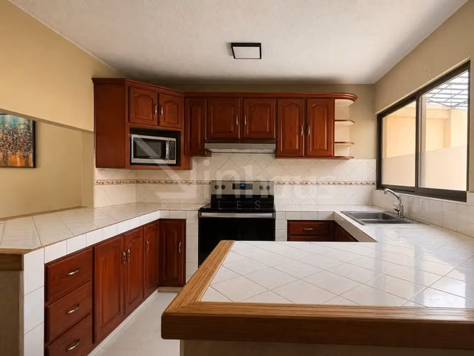 Venta de casa en condominio en la Uruca
