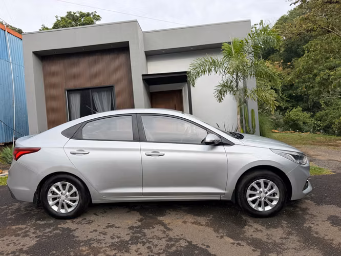 Hyundai Accent 2018 Automático – Excelente estado - Imagen 13