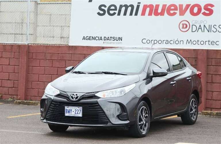 TOYOTA YARIS 2022 MANUAL GASOLINA GRIS - Imagen 6