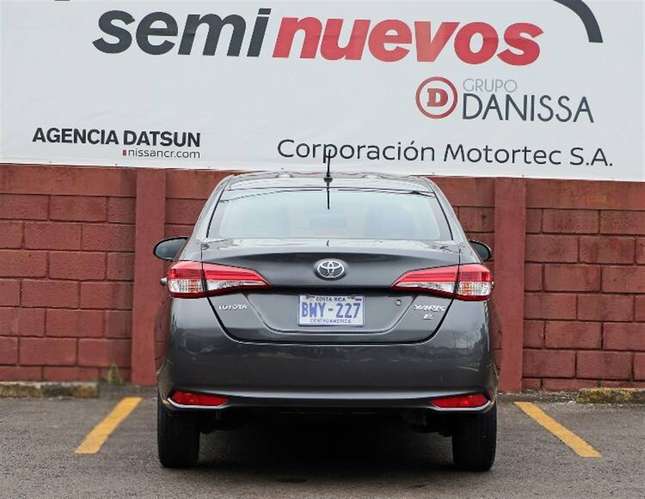 TOYOTA YARIS 2022 MANUAL GASOLINA GRIS - Imagen 3