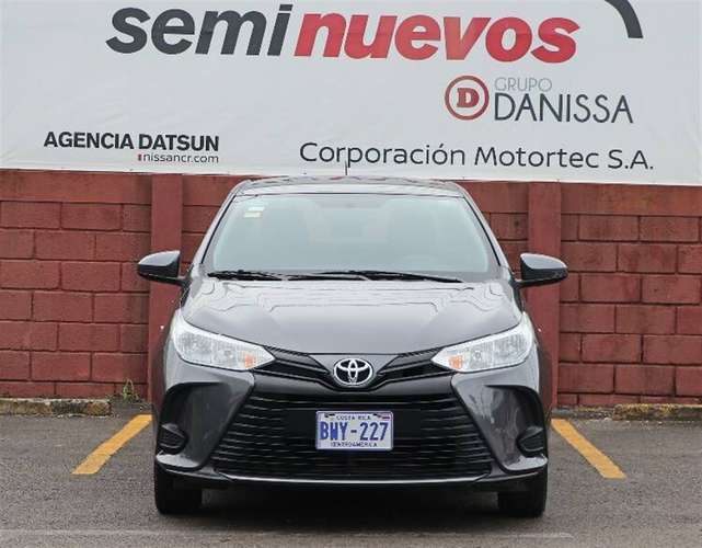 TOYOTA YARIS 2022 MANUAL GASOLINA GRIS - Imagen 4