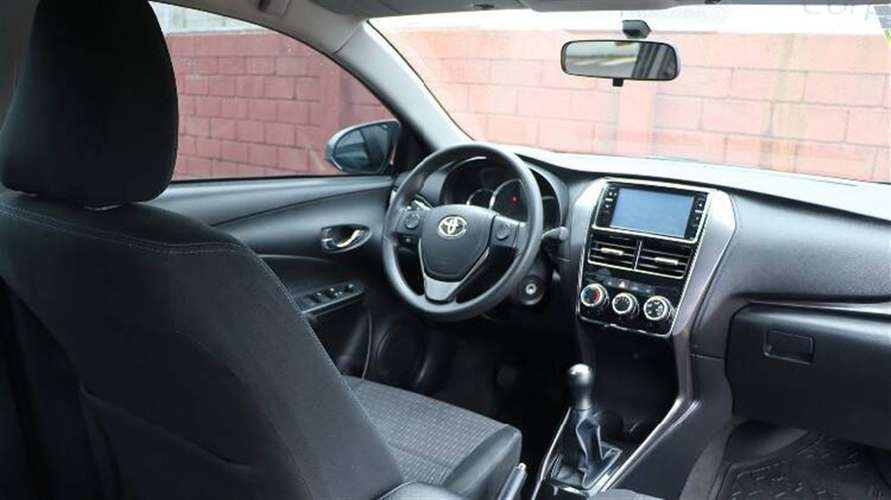 TOYOTA YARIS 2022 MANUAL GASOLINA GRIS - Imagen 5