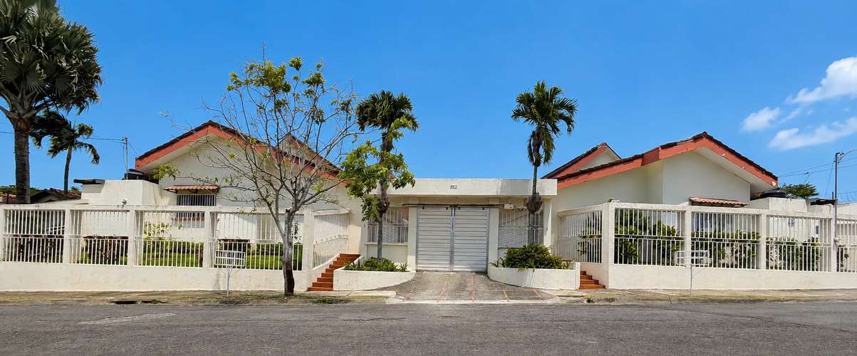 Dos casas gemelas en Bosques de Doña Rosa - Heredia