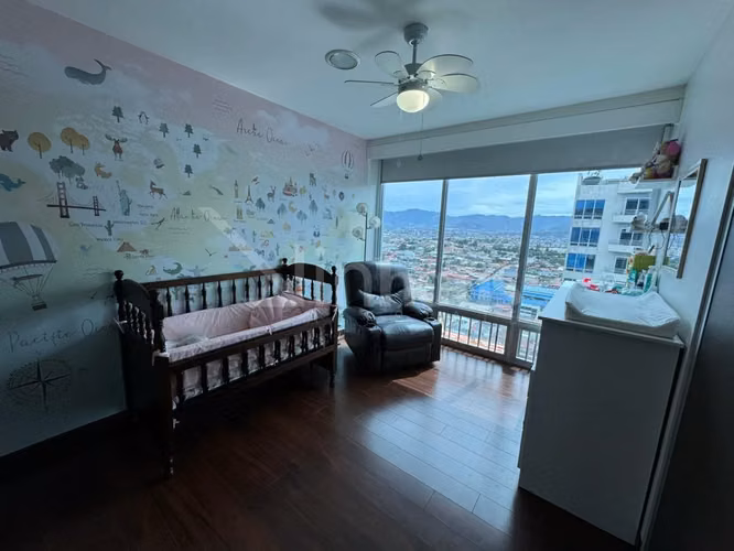 Venta de apartamento en piso alto en Paseo Colón - Imagen 3