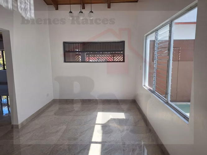 Se Vende Amplia y Hermosa Casa en Mercedes Norte (Recién Remodelada) - Imagen 14