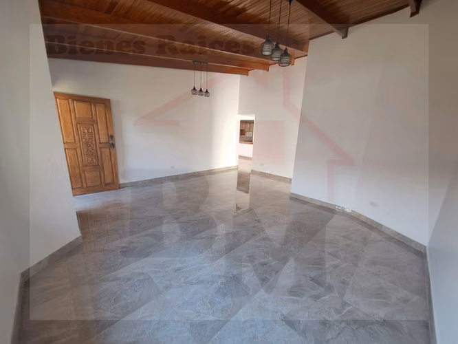 Se Vende Amplia y Hermosa Casa en Mercedes Norte (Recién Remodelada) - Imagen 12