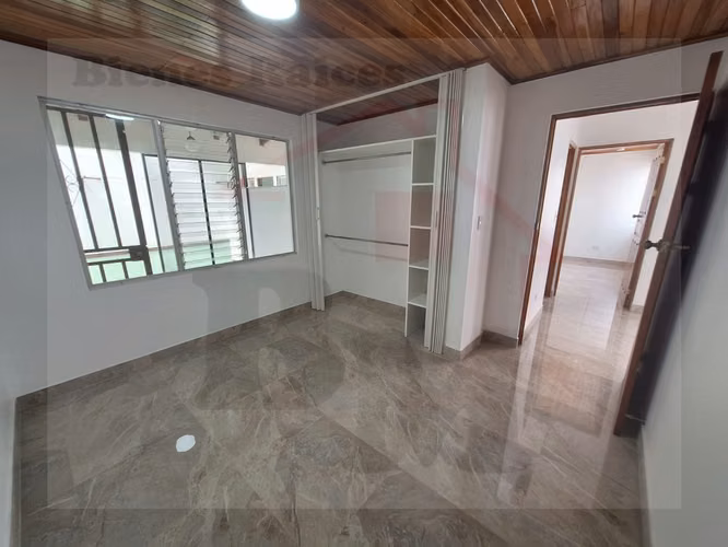 Se Vende Amplia y Hermosa Casa en Mercedes Norte (Recién Remodelada) - Imagen 4