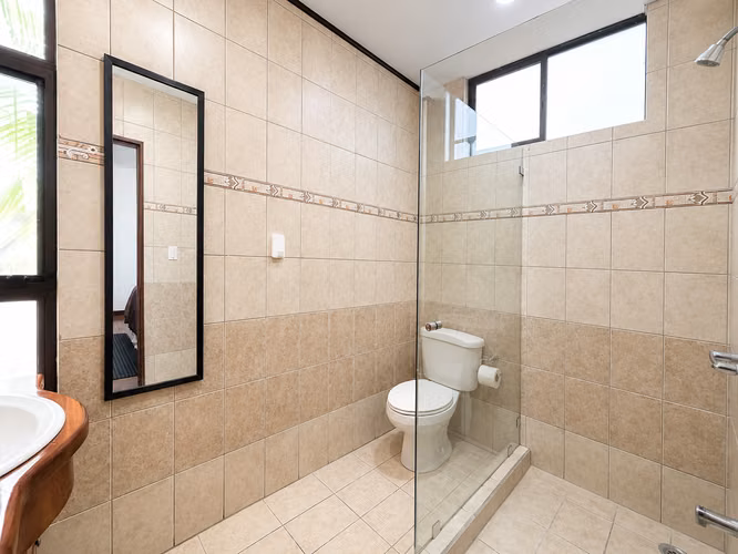 VENTA/ALQUILER CASA EN RESIDENCIAL LA CARAÑA, SANTA ANA* - Imagen 17