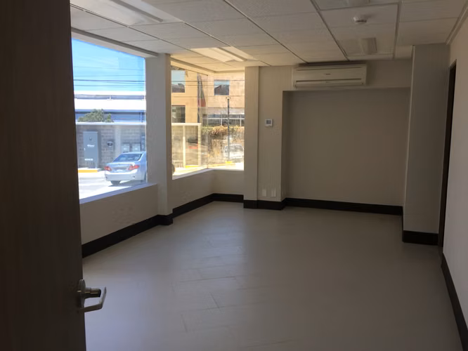Oficina recién remodelada 463m² en Uruca, 16 parqueos seguridad - Imagen 5