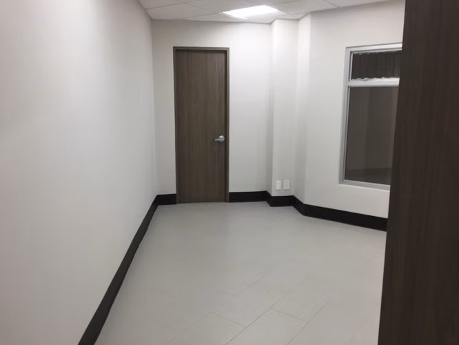 Oficina recién remodelada 463m² en Uruca, 16 parqueos seguridad - Imagen 17