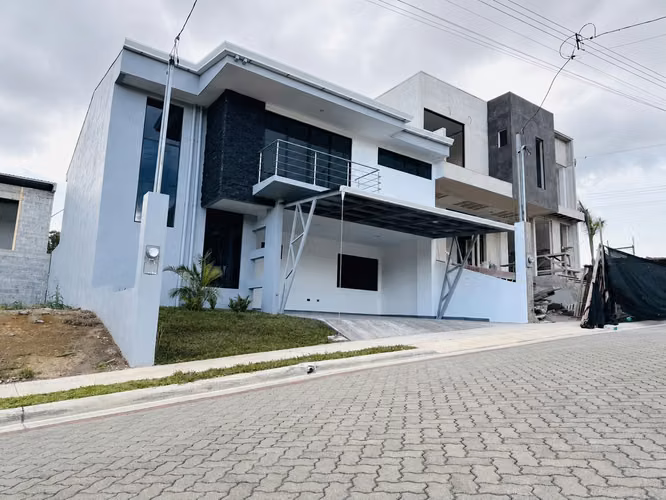 Estrene casa nueva en exclusivo Condominio Resort Acqua en Tres Ríos. ID 43287