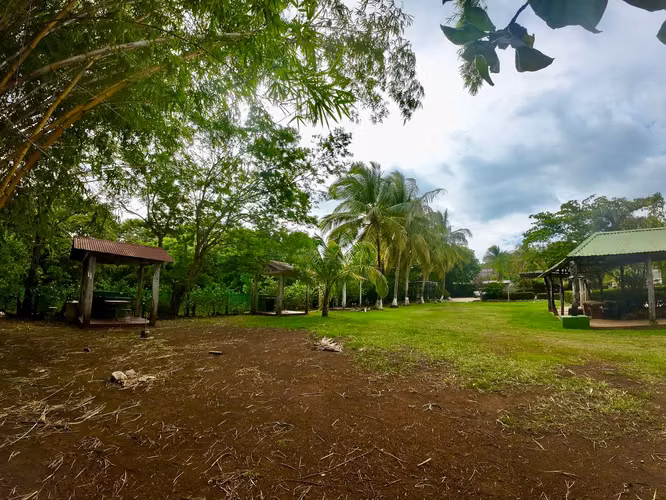 Propiedad de 3.146,77 m² con Casa y Camping - Imagen 5