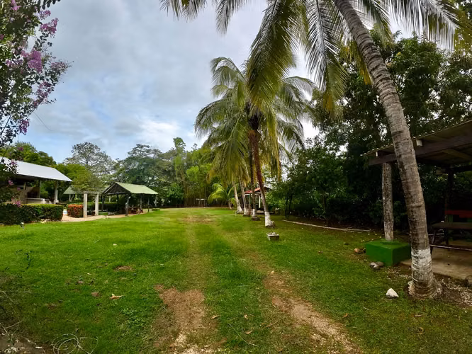 Propiedad de 3.146,77 m² con Casa y Camping - Imagen 4
