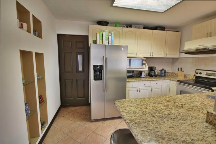 Alquiler de apartamento en  Condominio en Bello Horizonte de Escazú . - Imagen 3