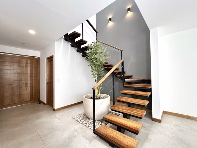 Alquiler de casa en Santa Ana. ¡Moderna! 3 habitaciones / 3 parqueos. Acabados de lujo. - Imagen 10