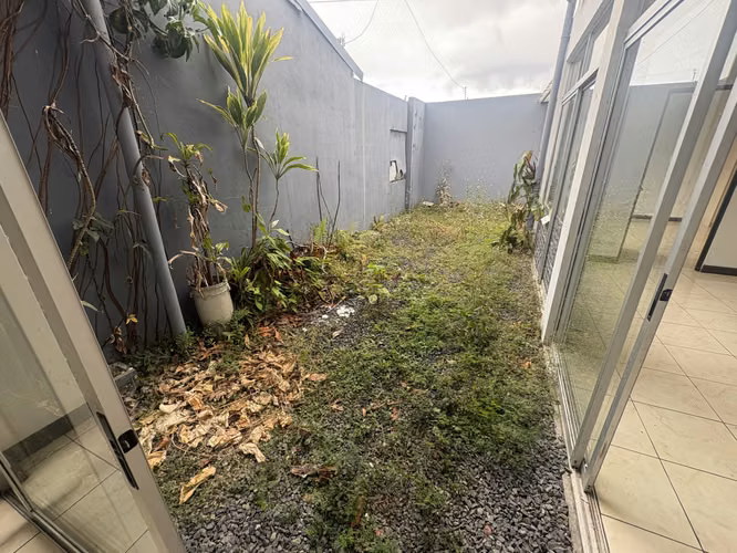 *Venta Casa para INVERSIÓN en Residencial Monserrat, Tres Ríos. - Imagen 2