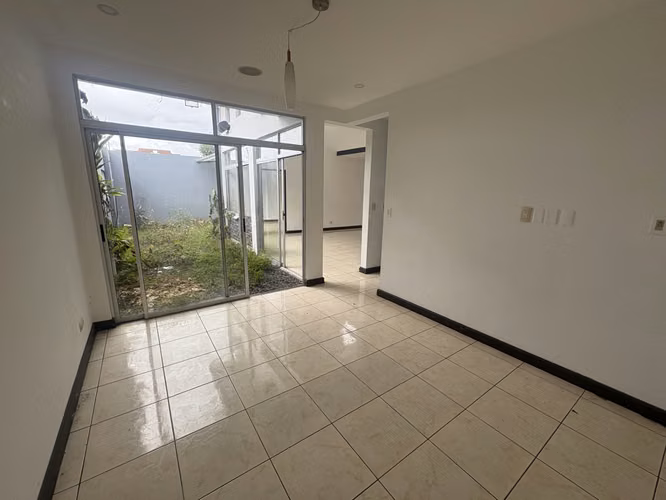*Venta Casa para INVERSIÓN en Residencial Monserrat, Tres Ríos. - Imagen 6