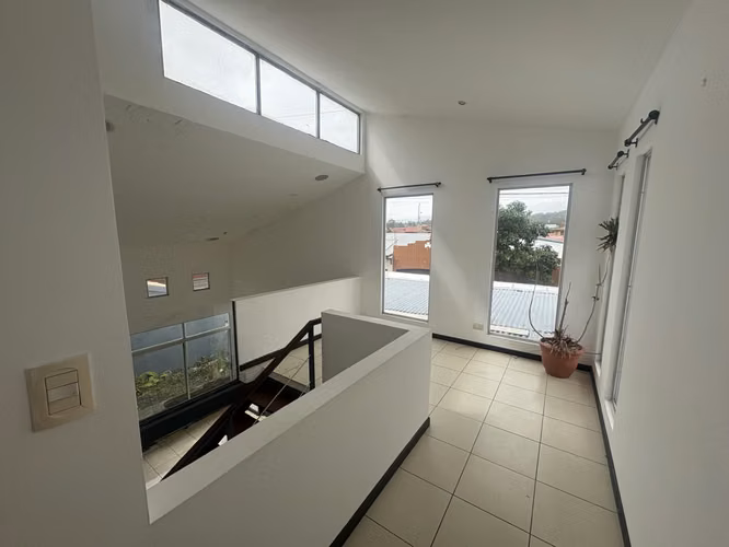 *Venta Casa para INVERSIÓN en Residencial Monserrat, Tres Ríos. - Imagen 9