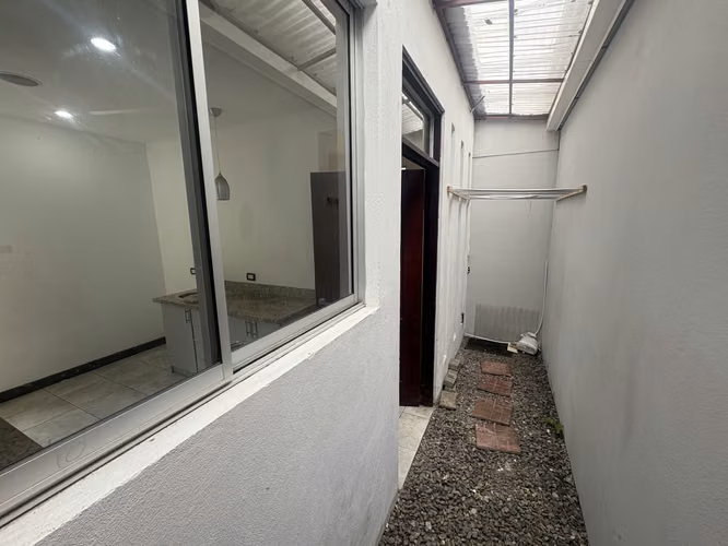 *Venta Casa para INVERSIÓN en Residencial Monserrat, Tres Ríos. - Imagen 8