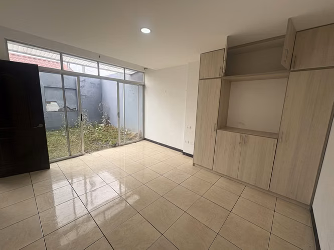 *Venta Casa para INVERSIÓN en Residencial Monserrat, Tres Ríos. - Imagen 3