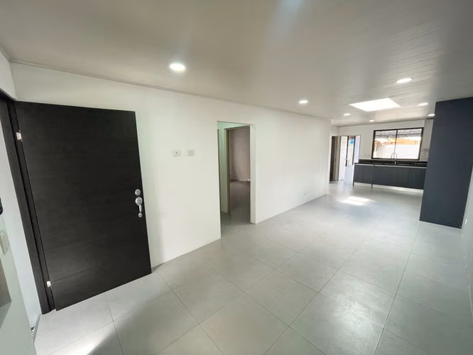 Casa en alquiler para vivienda/Oficina en Sabana Sur! P642 - Imagen 4