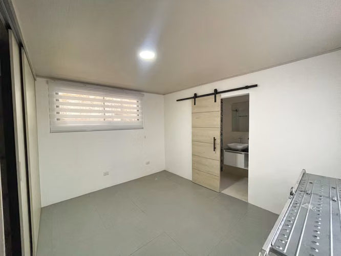 Casa en alquiler para vivienda/Oficina en Sabana Sur! P642 - Imagen 12