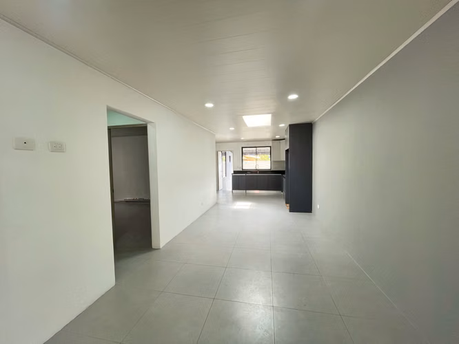 Casa en alquiler para vivienda/Oficina en Sabana Sur! P642 - Imagen 2