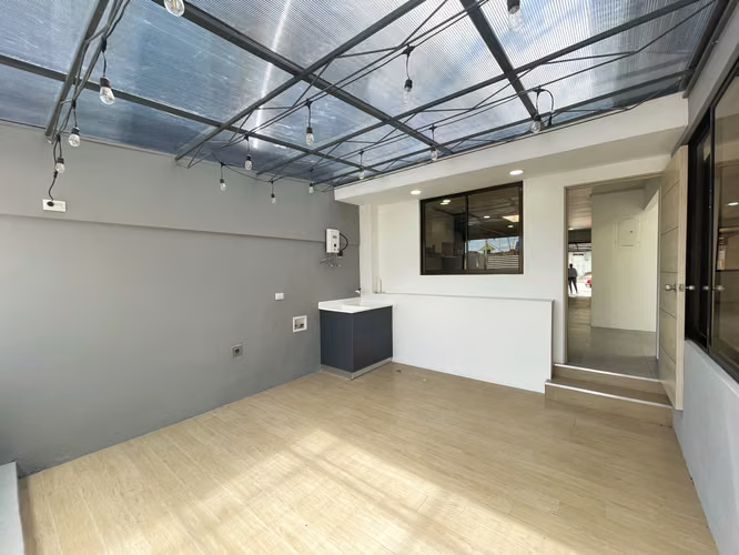 Casa en alquiler para vivienda/Oficina en Sabana Sur! P642 - Imagen 15
