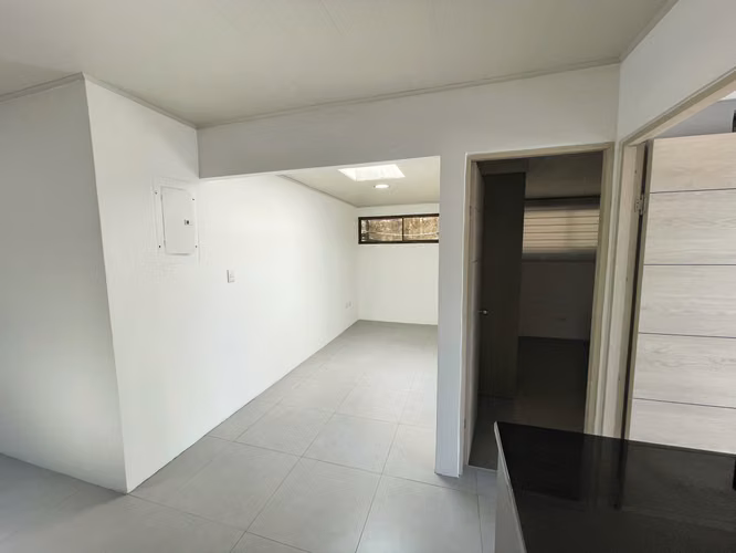 Casa en alquiler para vivienda/Oficina en Sabana Sur! P642 - Imagen 6