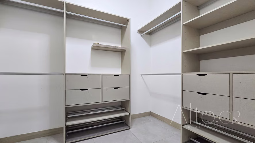 EXCLUSIVA CASA SEMI - AMUEBLADA |  GUACHIPELIN  |  CUARTO DE SERVICIO - Imagen 14