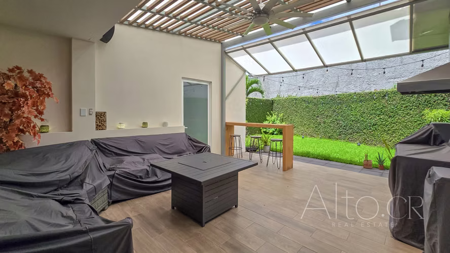 EXCLUSIVA CASA SEMI - AMUEBLADA |  GUACHIPELIN  |  CUARTO DE SERVICIO - Imagen 8