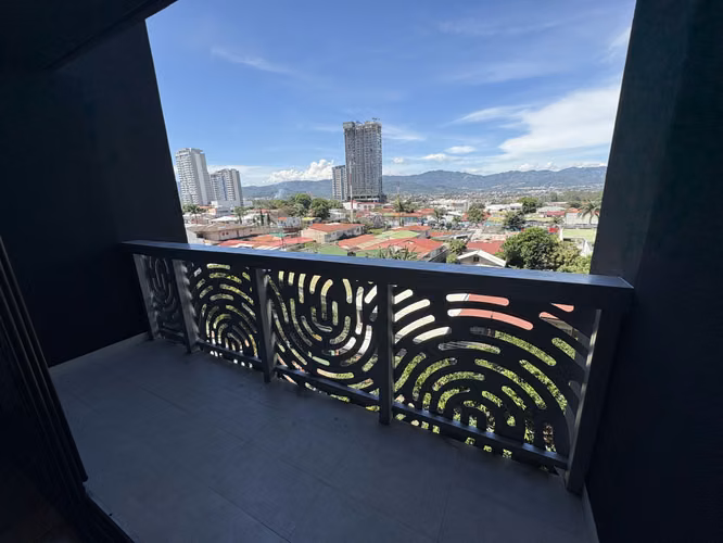 *Venta y Alquiler de Apartamento en Torre de Barrio Escalante. - Imagen 2